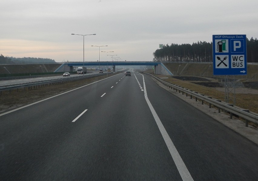 Autostrada A1 między Toruniem a Włocławkiem ma dwa pasy w...