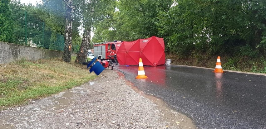 Śmiertelny wypadek we Włókach pod Bydgoszczą. Motocyklista zginął na miejscu [zdjęcia]