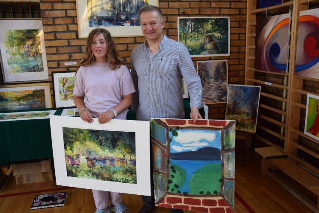 Poplenerowe prace artystów biorących udział w 31. Ogólnopolskim Plenerze Malarskim w Przytoku wzbogaciły prywatne kolekcje miłośników malarstwa w każdym wieku
