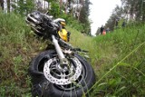 Groźny wypadek motocyklisty w Warszawie. Wjechał prosto w samochód [WIDEO]