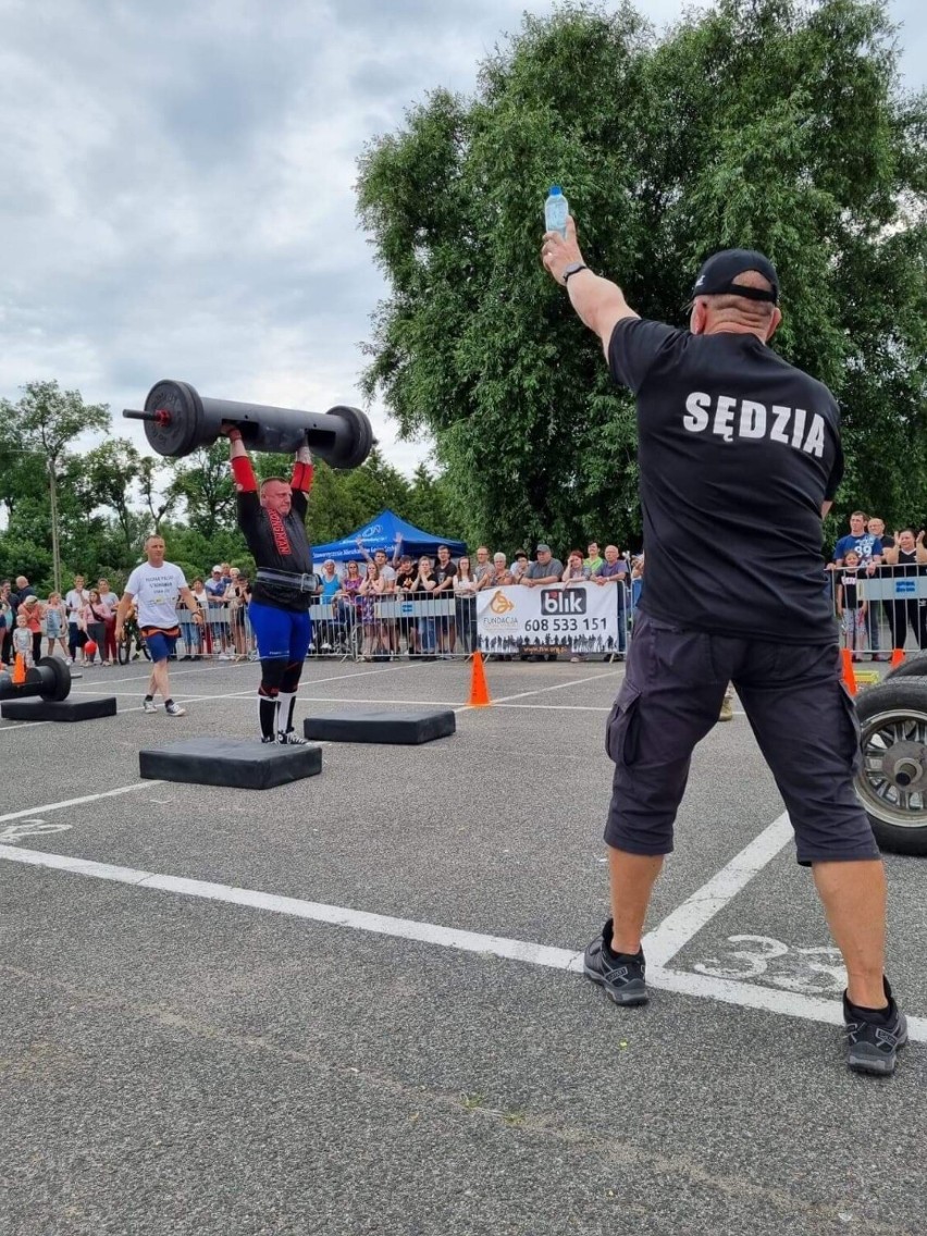 Krystian Makowiecki na podium Pucharu Polski Strongman w Szubinie 