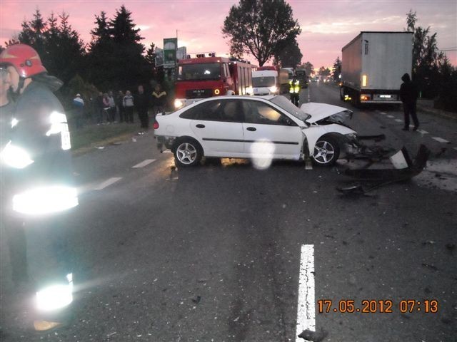 Zduny: Trzy osoby w szpitalu po zderzeniu trzech samochodów na drodze krajowej nr 12