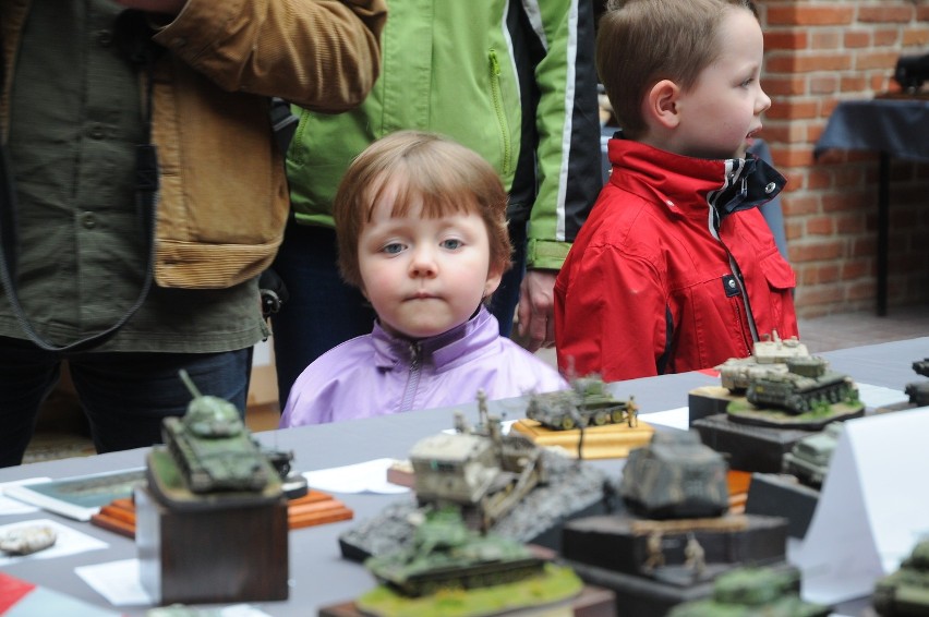 Na dziedzińcu muzeum podziwiać można było modelarskie cacka...