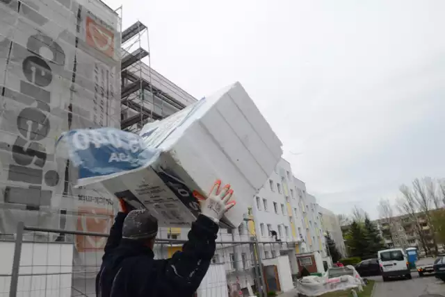 Program Ciepłe Mieszkanie ułatwi prace termomodernizacyjne w budynkach wielolokalowych.
