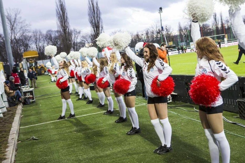 Przepiękne cheerleaderki kibicowały naszej reprezentacji w...