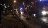 Wrocław: Samochód uderzył w słup na Olszewskiego, dwie osoby ranne (ZDJĘCIA)