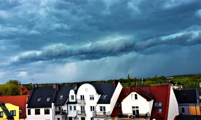 Burza "zamka" słońce nad Sławnem