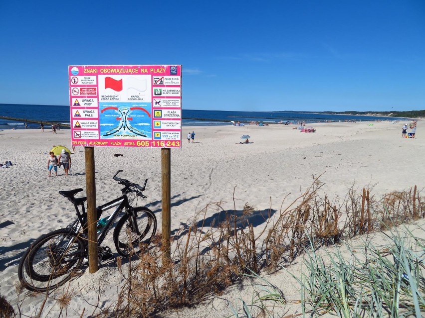 Letnia pogoda na plaży w Ustce. Tłumy turystów i...