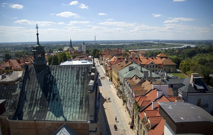 Panorama  miasta z tarasu Bramy Opatowskiej - na pierwszym...