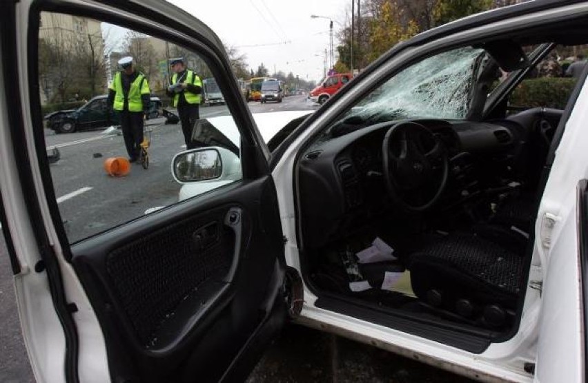 Śmiertelny wypadek w Zawadach! Zderzenie samochodów, zginął 61-latek