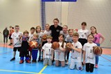 Trening pokazowy żnińskiej filii UKS Basket Regnum Bydgoszcz podczas II Turnieju Streetball o puchar burmistrza Żnina [zdjęcia]