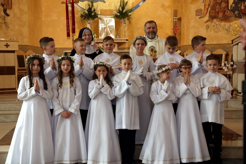 Pierwsza Komunia Święta 2022 w parafii pw. Świętej Rodziny w Legnicy, zobaczcie zdjęcia
