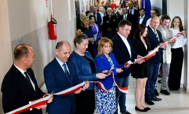 Zakończyła się rozbudowa budynku Szkoły Podstawowej w Grojcu. Z tej okazji odbyło się uroczyste otwarcie nowej części