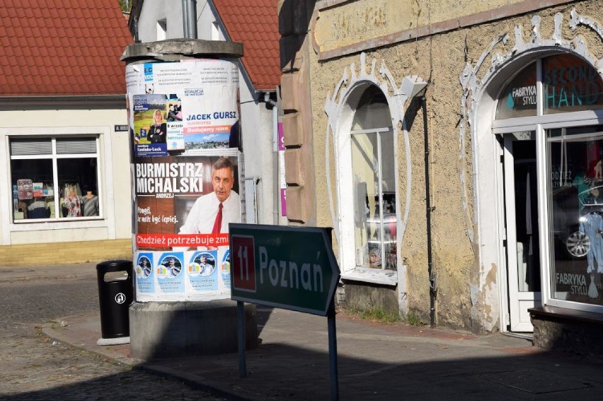 Wybory samorządowe w Chodzieży. Na ulicach przybywa plakatów (ZDJĘCIA)