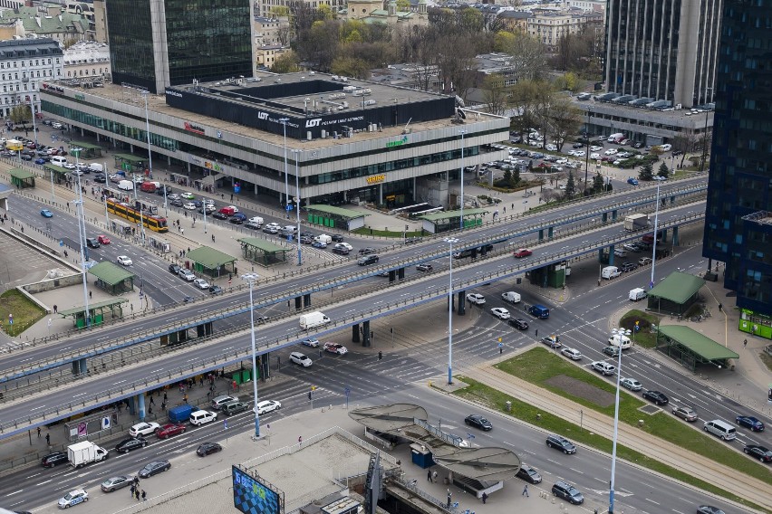 Panorama Warszawy. Jak centrum miasta wygląda z wysokości? Wspięliśmy się na jeden z budowanych wieżowców