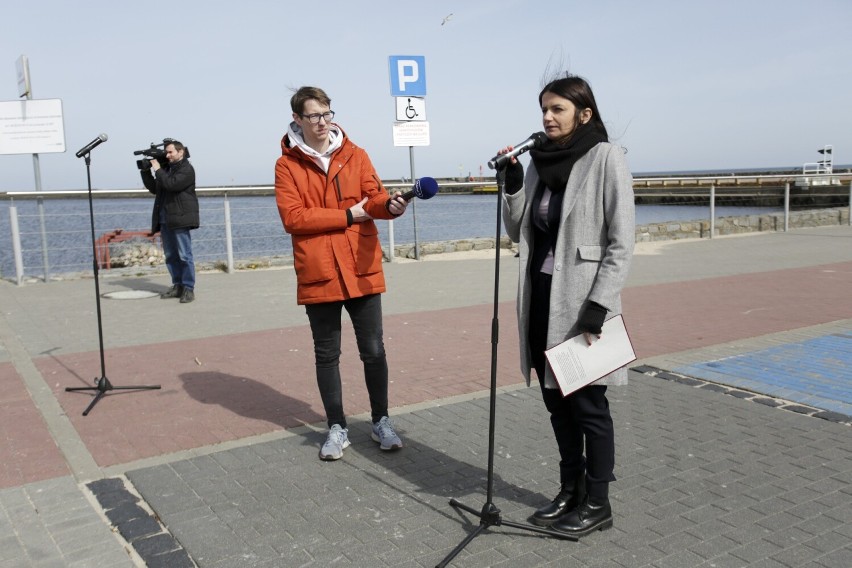 W usteckim porcie zwodowano pięć łodzi, które miasto Ustka...