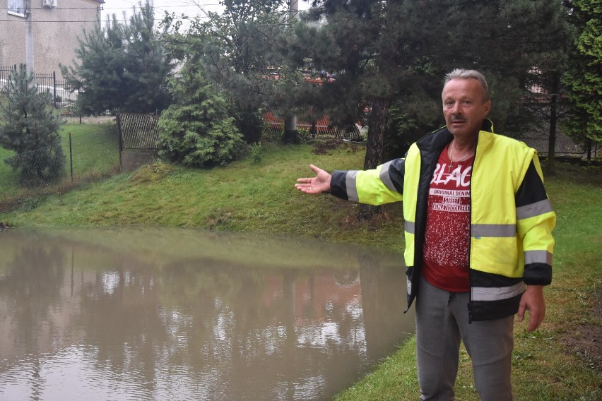 Podwórka mieszkańców ul. Skalnej i Rudzkiej są zalewane przy...