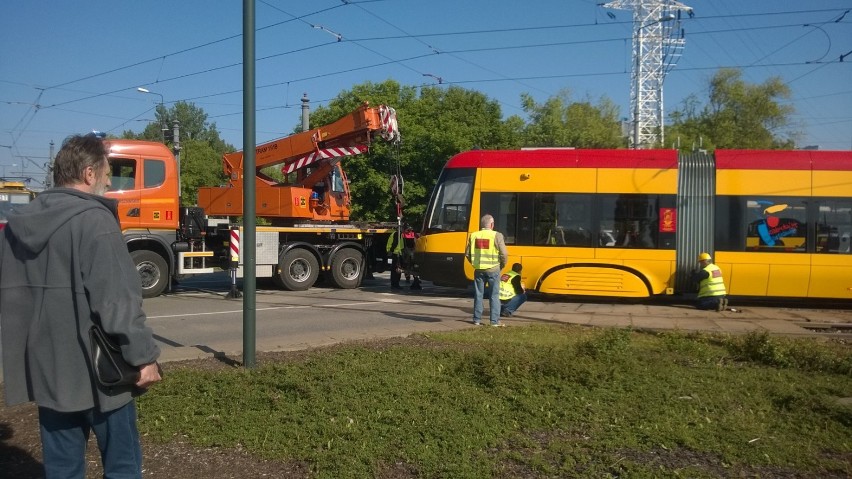 Wykolejenie tramwaju na Wołoskiej. Spore utrudnienia w ruchu