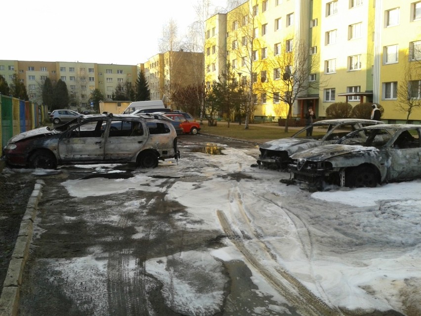 Chełm. Spłonęło 5 samochodów zaparkowanych na parkingu przy...