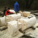 Tak powstaje nowa Chatka Puchatka. Drewniana konstrukcja schroniska jest przygotowywana w Wetlinie [ZDJĘCIA]