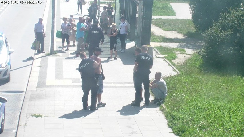 Błyskawiczna akcja straży miejskiej i policji na przystanku w Kielcach 