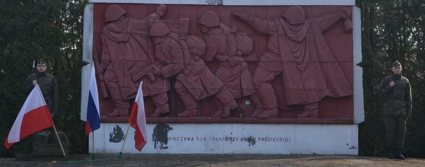 Cmentarz Żołnierzy Radzieckich w Malborku: uroczystość z okazji 17 marca z konsulem