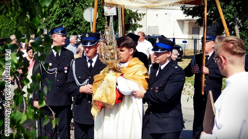 Tradycyjnie w Boże Ciało wierni złoczewskiej parafii...