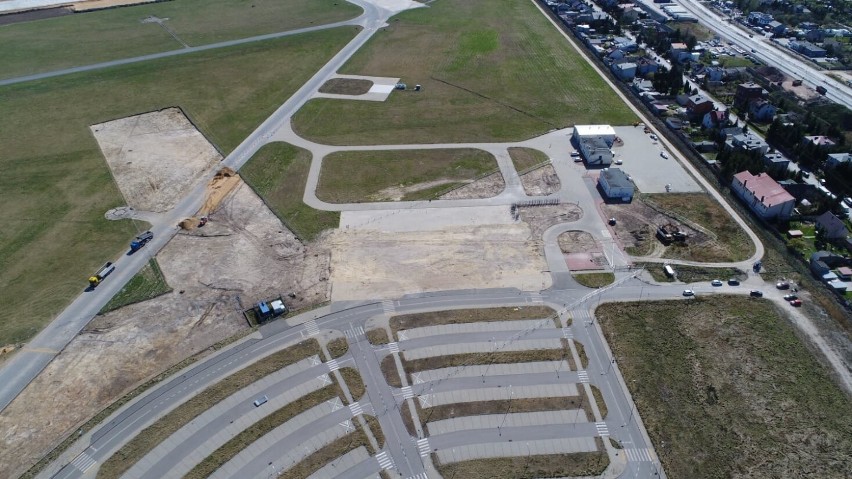 Trwa budowa lotniska w Radomiu. Zobacz postępy prac (film i zdjęcia z drona)