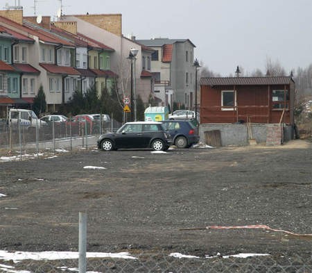 Z parkingu korzysta garstka mieszkańców. Mimo tego, obiekt przeszkadza lokatorom. - Fot. P. Jasiczek