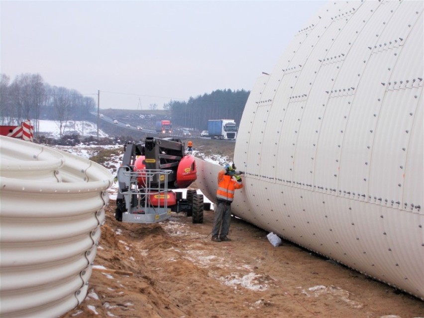 Prace przy budowie S5 w Piotrowie Pierwszym idą pełną parą  ZDJĘCIA