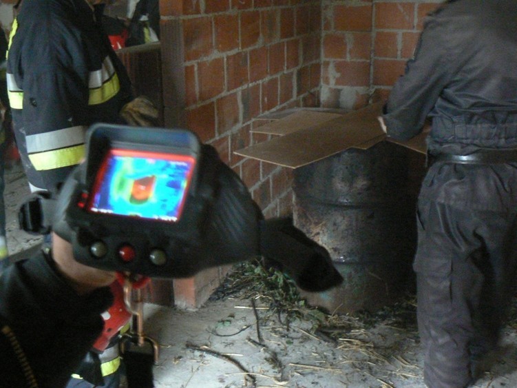 Ćwiczenia strażaków &quot;Mieszkaniówka Konin 2013&quot; [ZDJĘCIA]