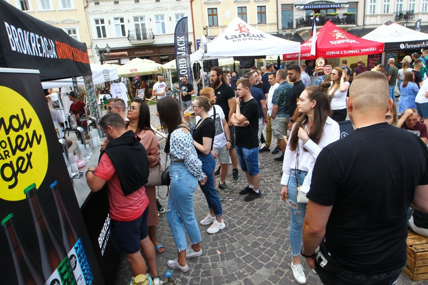 W Rynku unosi się zapach chmielu. Trwa Rzeszowski Festiwal Piwa 2022 (ZDJĘCIA)