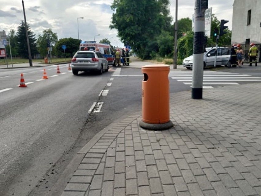 Wypadek na ulicy Dąbrowskiego w Zduńskiej Woli. Są poszkodowani ZDJĘCIA