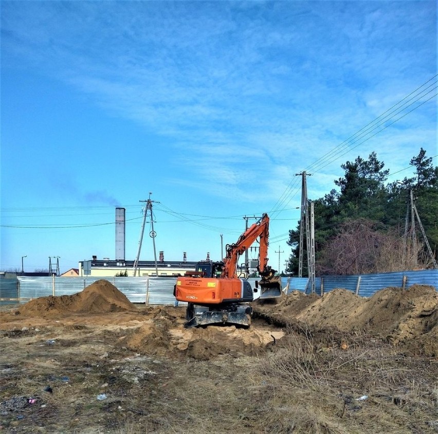 Budowa bloku socjalnego przy ul. Wołodyjowskiego rozpoczęta. Zdjęcia