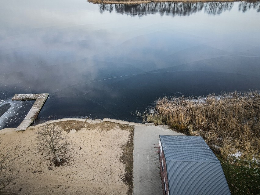 Jezioro Krzyckie w Gołanicach pod lodem 2022