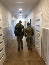 Dom Chłopaków w Broniszewicach odwiedził żołnierz elitarnej jednostki GROM, który spełnił marzenie jednego z chłopaków 