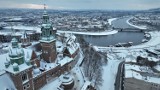 Serca Krakowa w zimowej aurze. Wawel w śniegu wygląda chłodno i dostojnie ZDJECIA