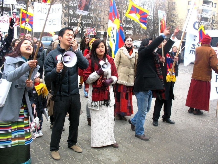 Warszawa kolorowa od tybetańskich flag. Marsz dla wolnego Tybetu