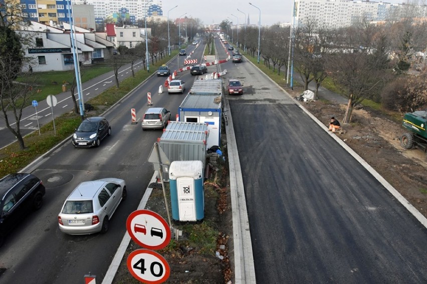 Przebudowa ulicy Piłsudskiego, wylewany jest asfalt [ZDJĘCIA] 