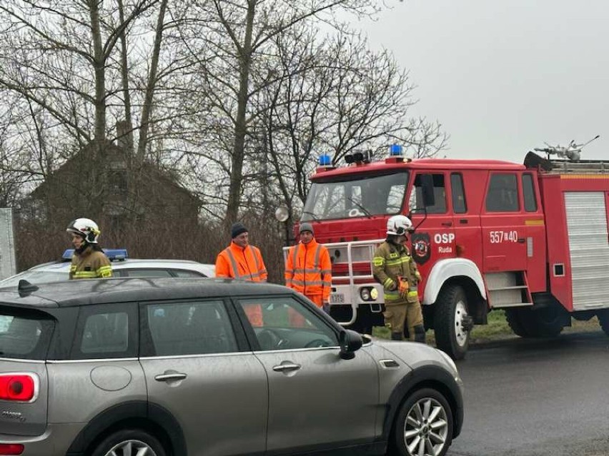 Zderzenie trzech pojazdów w Rychłowicach pod Wieluniem. 8-letnie dziecko trafiło do szpitala