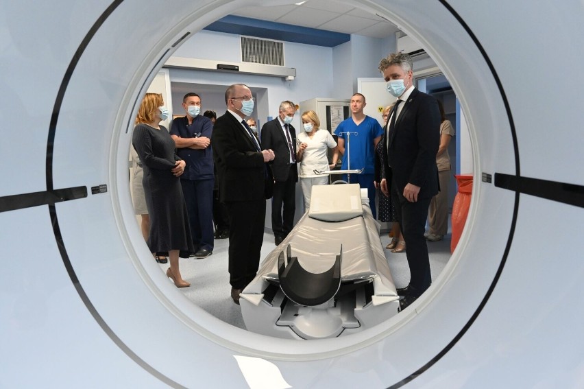 Jeden z najnowocześniejszych tomografów jest w Wojewódzkim Szpitalu Zespolonym w Kielcach. To sprzęt za prawie 8 milionów. Zobacz film 
