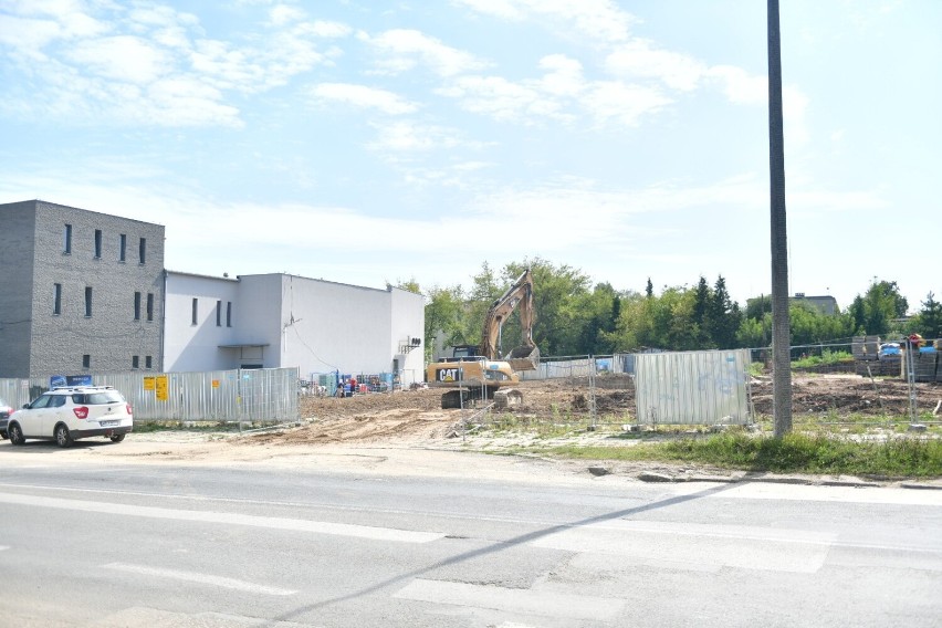 Trwa budowa apartamentowca na działce po kinie Odeon w Radomiu. Zobaczcie najświeższe zdjęcia z placu budowy