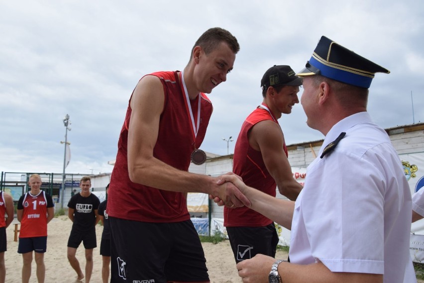 4 Wojewódzkie Mistrzostwa Strażaków w siatkówce plażowej Puck 2018 . Bytów pokonał wielokrotnych mistrzów z Pucka | ZDJĘCIA, WIDEO