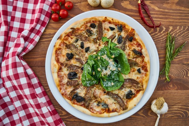 Na portalu Trip Advisor można ocenić restauracje, hotele i atrakcje. Właśnie na tej podstawie powstał ranking najlepszych pizzerii w Bydgoszczy. 

Zobaczcie dziesięć miejsc, które serwują wyśmienitą pizzę. 