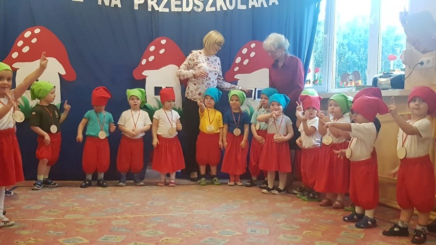 Pasowanie na przedszkolaka w grupie "Krasnoludków" w Bajce