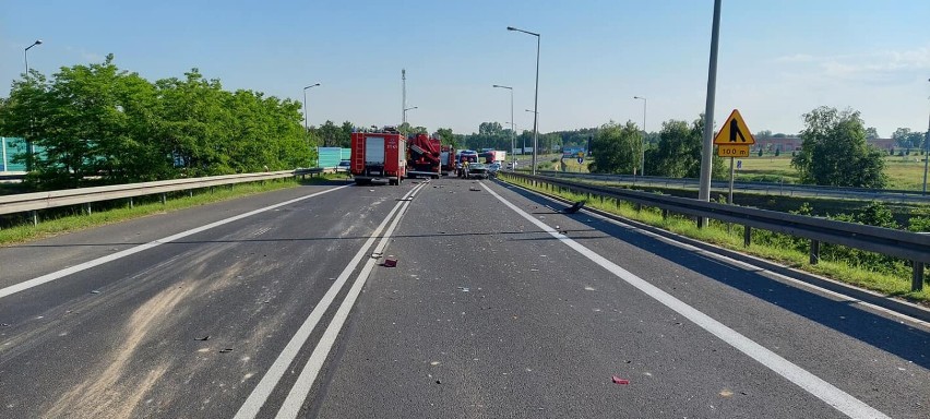 Nad autostradą A2 zderzyły się samochód osobowy i ciężarowy