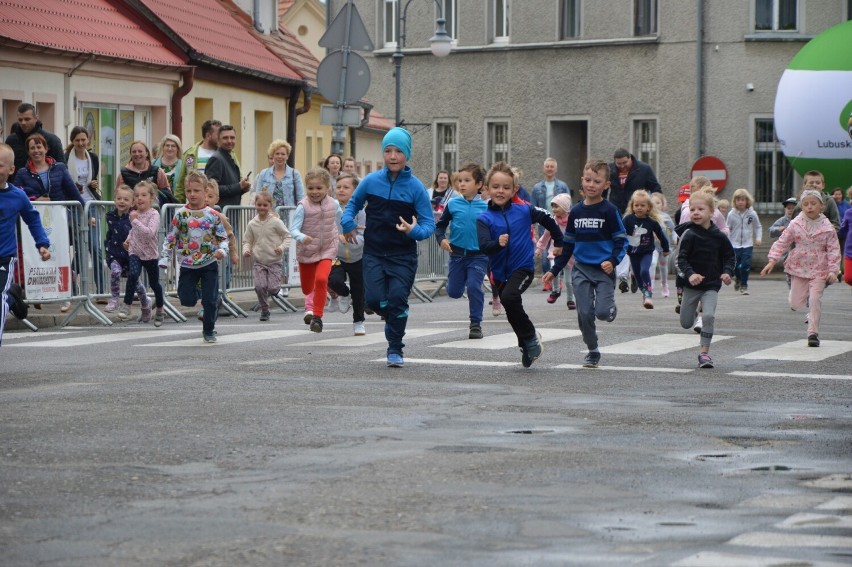 Biegi dzieci w Pszczewie poprzedzające XXXVII Pszczewską...