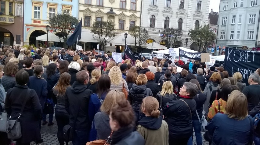 Czarny poniedziałek i manifestacja w Cieszynie (ZDJĘCIA)
