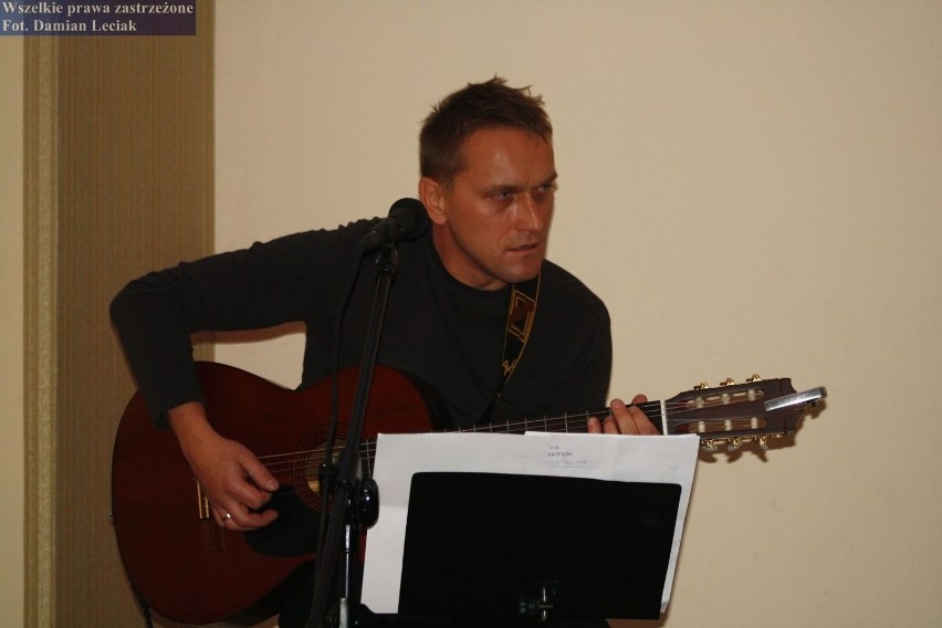 Rafał Nowakowski- założyciel oraz wokalista zespołu "Bedu"...