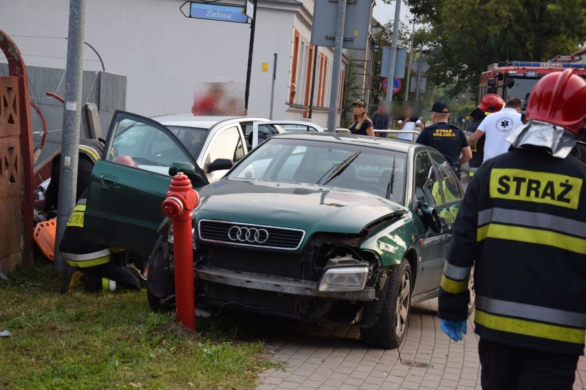 Wypadek na skrzyżowaniu w Szczecinku. Są poszkodowani [zdjęcia]